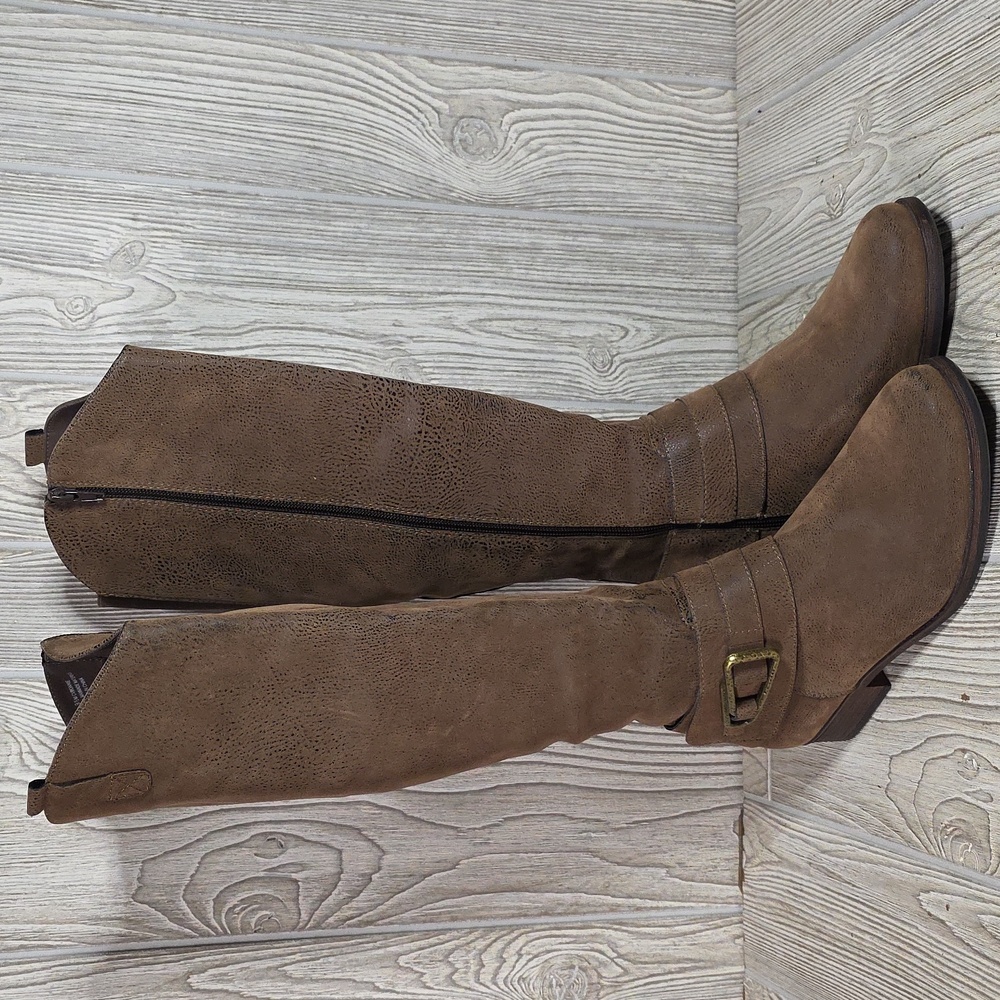 Crown Vintage Tan Suede Knee-High Heeled Boots - Picture 11 of 14